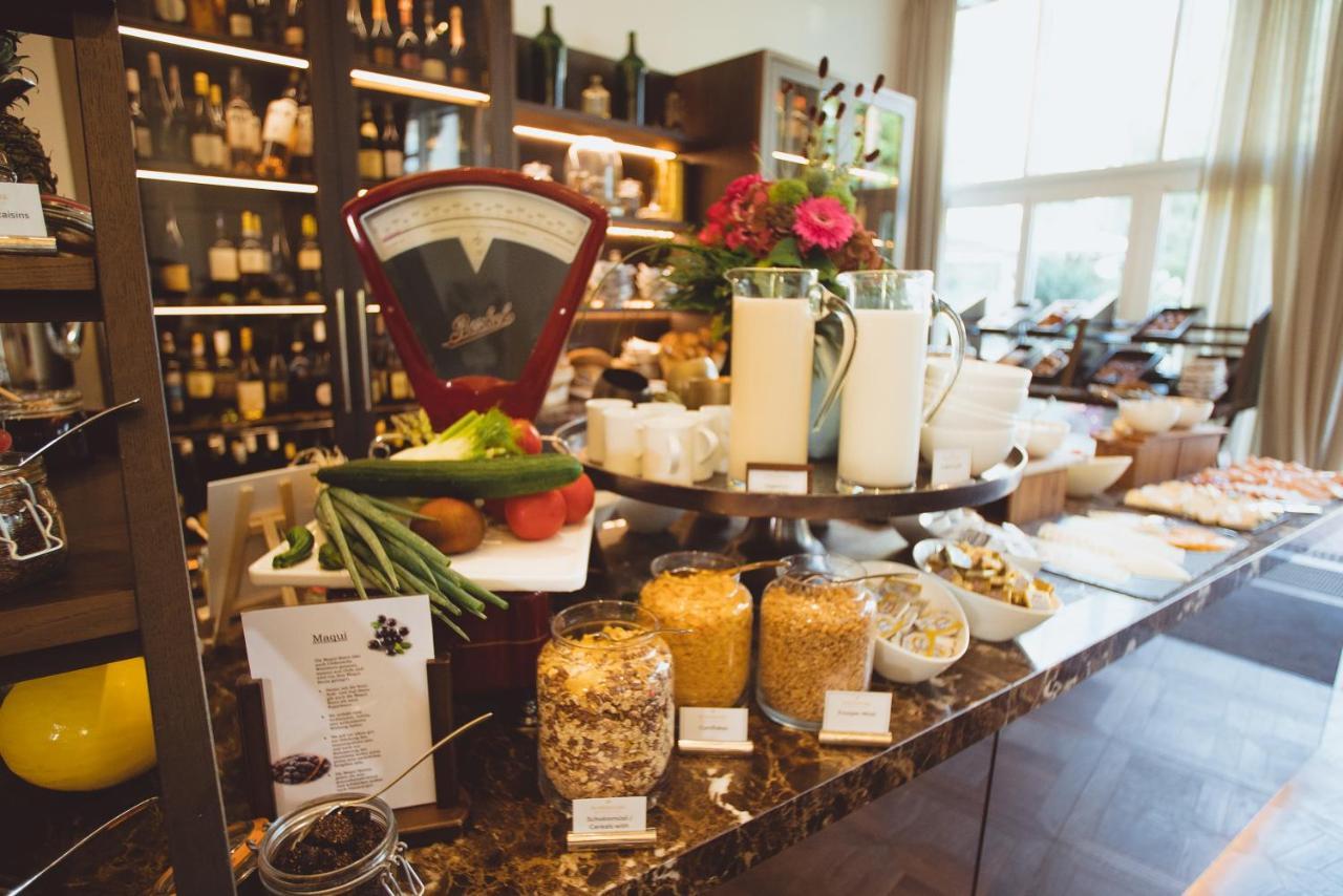 维拉维塔罗森公园酒店 Marburg 外观 照片 A display of various types of honey at a hotel in London