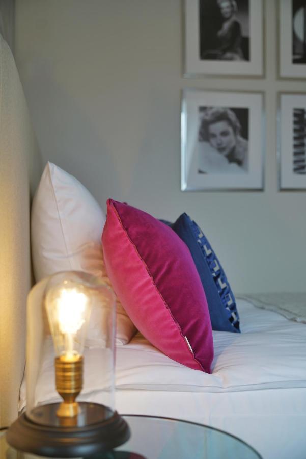 维拉维塔罗森公园酒店 Marburg 外观 照片 Cushions on a bed